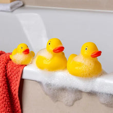 Load image into Gallery viewer, Bath toys set of yellow ducks