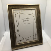 Load image into Gallery viewer, Almond Street - Barnes 7 x 5 Photo Frame
