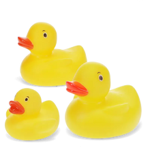 Load image into Gallery viewer, Bath toys set of yellow ducks
