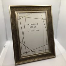 Load image into Gallery viewer, Almond Street - Barnes 7 x 5 Photo Frame
